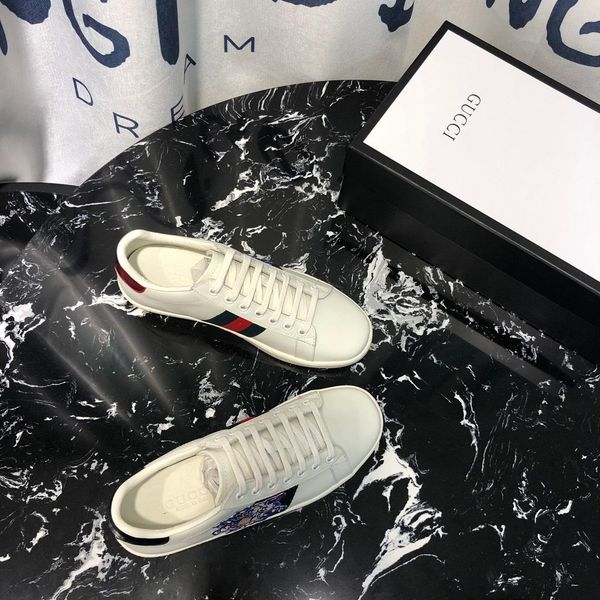 2021-2020 new trend leather casual shoes men and women outdoor sports shoes fashion wild party couple flat shoes ,size 35 -41, Black
2021-2020 new trend leather casual shoes men and women outdoor sports shoes fashion wild party couple flat shoes ,size 35 -41, Black