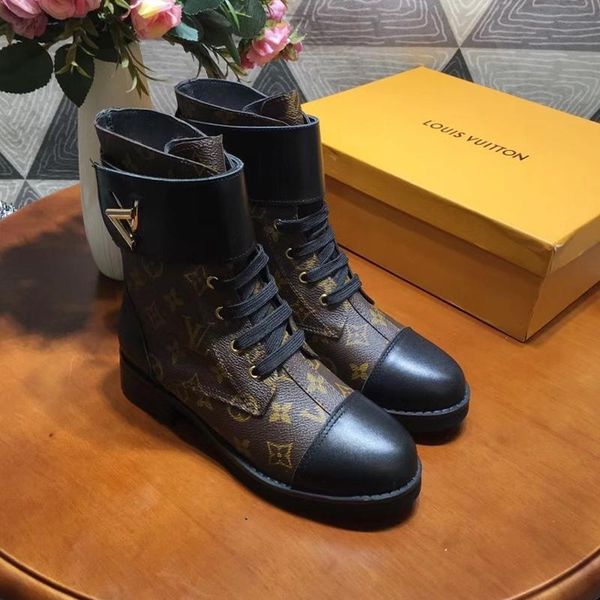 2020 printed stripes short boots hook loop leather womens motorcycle boots,fashion personality wild womens martin boots size 35-42 00054, Black
2020 printed stripes short boots hook loop leather womens motorcycle boots,fashion personality wild womens martin boots size 35-42 00054, Black