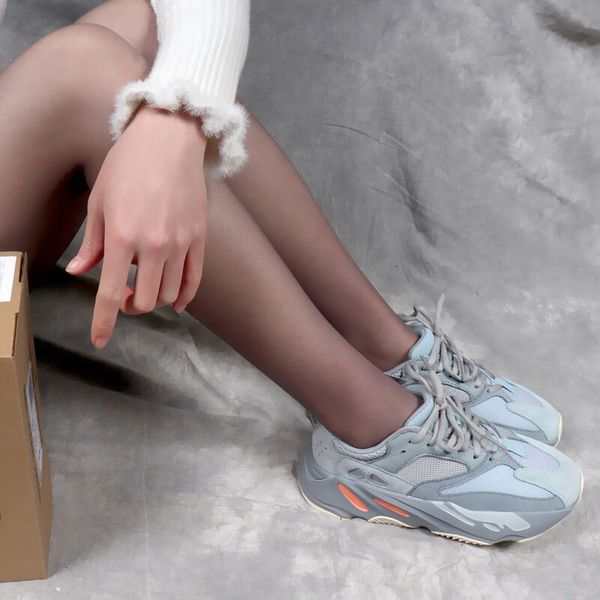 chaussures de sport pour hommes 700 tie dye triple black carbon hospital blue magnet reflective epic react zapatillas deportivas para mujer
chaussures de sport pour hommes 700 tie dye triple black carbon hospital blue magnet reflective epic react zapatillas deportivas para mujer