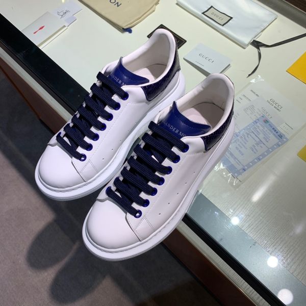 2020 new designer men's casual board shoes, outdoor sports comfort, fashionable and versatile
2020 new designer men's casual board shoes, outdoor sports comfort, fashionable and versatile