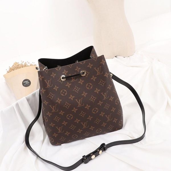 drop ship vintage womens leather bucket bag handbag drawstring ladies shoulder bag messenger large capacity crossbody bags with origin box
drop ship vintage womens leather bucket bag handbag drawstring ladies shoulder bag messenger large capacity crossbody bags with origin box