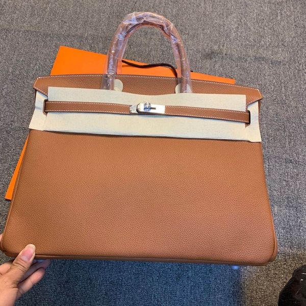 wholesale,half handmade togo leather design purse40cm,also have size 25 30 35cm,wax thread,have gold and silver hardware,fast delivery
wholesale,half handmade togo leather design purse40cm,also have size 25 30 35cm,wax thread,have gold and silver hardware,fast delivery
