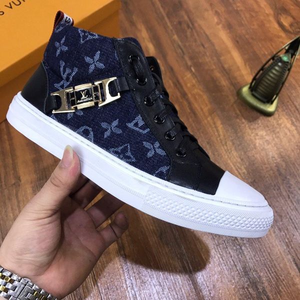 new fashion high men's shoes casual breathable sports personality men's shoes business comfortable travel running shoes zapatos ho, Black 
new fashion high men's shoes casual breathable sports personality men's shoes business comfortable travel running shoes zapatos ho, Black
