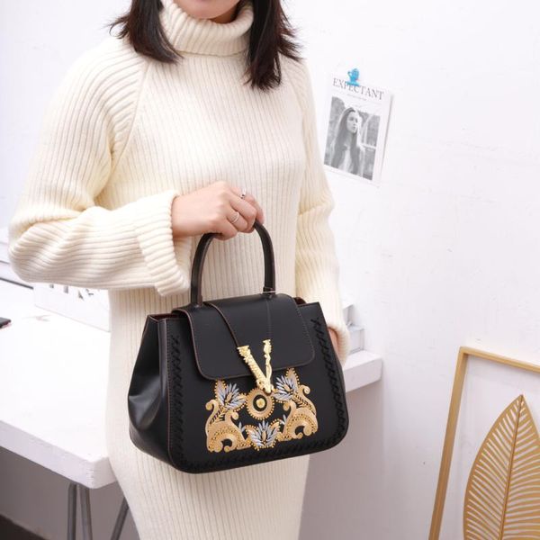 2020 europe and american luxury handbags designer cross-body shoulder bags embroidery women's bag fashion purse
2020 europe and american luxury handbags designer cross-body shoulder bags embroidery women's bag fashion purse