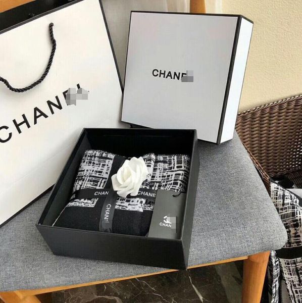2020The fashion brand women and men classic scarf, shawl goddess exquisite gift scarf silk Free shipping cashmere scarf gift set
2020The fashion brand women and men classic scarf, shawl goddess exquisite gift scarf silk Free shipping cashmere scarf gift set