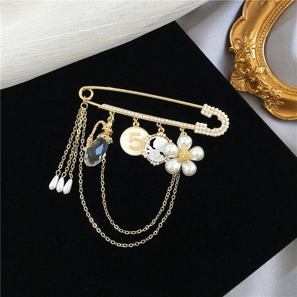v-neck brooch anti emptied female student minimalist clothing accessories sen department of wild pendant personalized fashion brooch ms, Gray
v-neck brooch anti emptied female student minimalist clothing accessories sen department of wild pendant personalized fashion brooch ms, Gray
