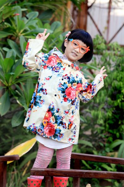 big flower girl peony parent-child korean children's big flower korean children's raincoat girl peony parent-child raincoat, Black
big flower girl peony parent-child korean children's big flower korean children's raincoat girl peony parent-child raincoat, Black