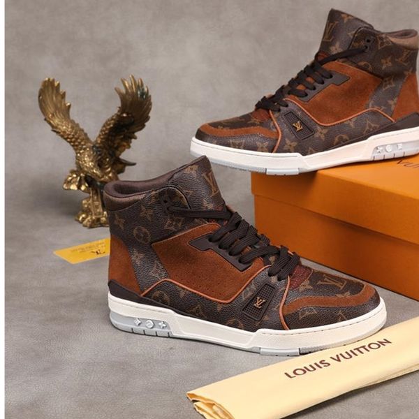 107 men's designer casual sports shoes, luxury trendy travel casual shoes, sports shoes. fast delivery in original box packaging, Black
107 men's designer casual sports shoes, luxury trendy travel casual shoes, sports shoes. fast delivery in original box packaging, Black