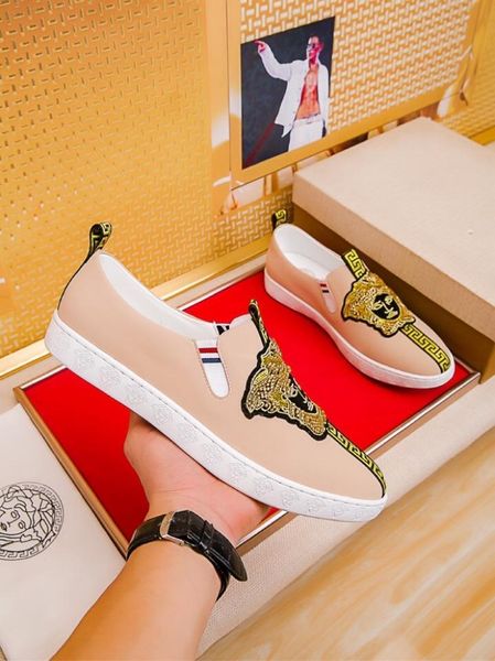 2019 custom men's casual tide shoes, sports wild leather low-shoes, original packaging shoe box delivery 38-45, Black
2019 custom men's casual tide shoes, sports wild leather low-shoes, original packaging shoe box delivery 38-45, Black