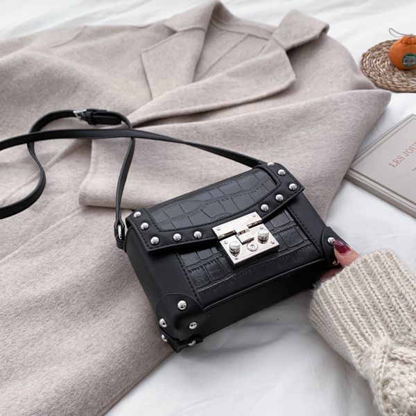 женщины rivet crossbody сумки для женщин 2020 кожа роскошные сумки конструктора sling мешком главная дамы рука плеча сумку
женщины rivet crossbody сумки для женщин 2020 кожа роскошные сумки конструктора sling мешком главная дамы рука плеча сумку