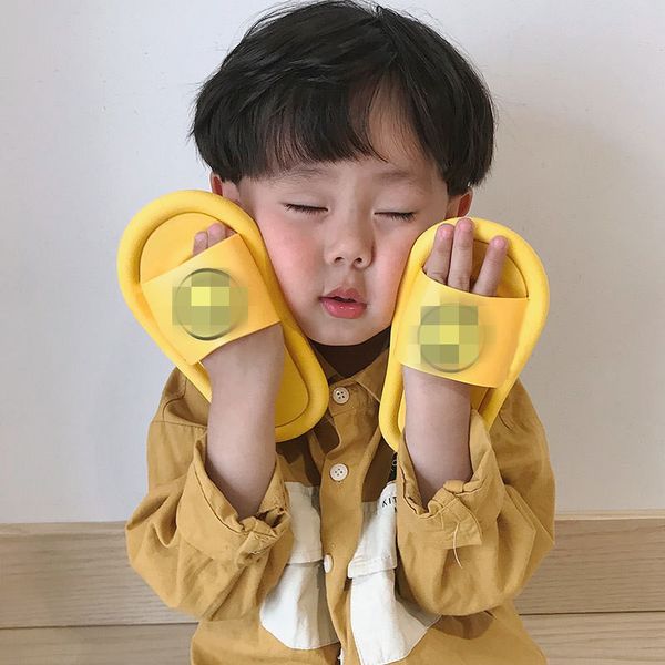 2020 shoes shoes new children' cartoon slippers summer indoor and outdoor anti-skid children' parent-child smiling face slippers, Black;grey
2020 shoes shoes new children' cartoon slippers summer indoor and outdoor anti-skid children' parent-child smiling face slippers, Black;grey