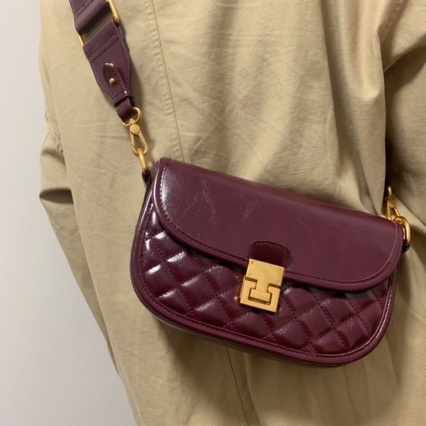 summer 2020 new car sewing decorative rhombus messenger shoulder saddle saddle bag women's bag
summer 2020 new car sewing decorative rhombus messenger shoulder saddle saddle bag women's bag