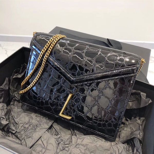 7a high-end custom quality new diagonal span bag hidden metal buckle let you pleasantly surprised, very clever double movable lock
7a high-end custom quality new diagonal span bag hidden metal buckle let you pleasantly surprised, very clever double movable lock
