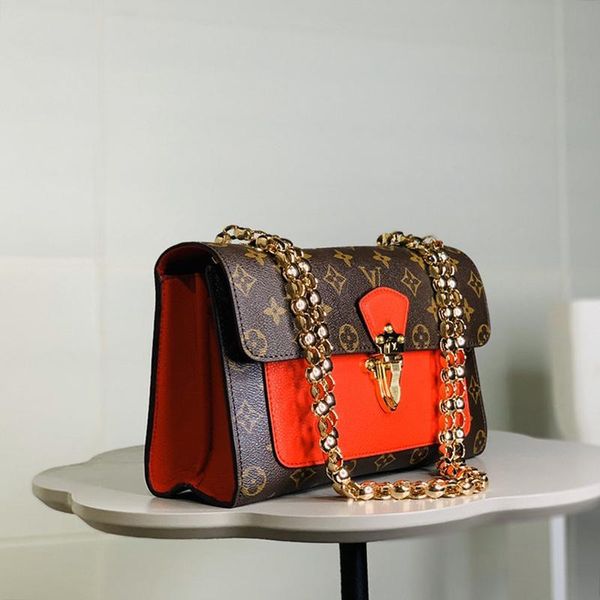 new arrival womens leather shoulder bags with origin box small flap chain ladies crossbody bag classic design type women messenger bags
new arrival womens leather shoulder bags with origin box small flap chain ladies crossbody bag classic design type women messenger bags