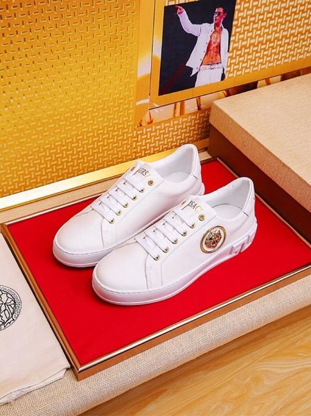 2019w new men's tide shoes, casual sports, versatile leather low-shoes, original packaging shoe box delivery 38-44, Black
2019w new men's tide shoes, casual sports, versatile leather low-shoes, original packaging shoe box delivery 38-44, Black
