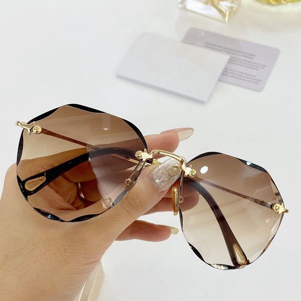 2020 new quality women ce143 rimless sunglasses uv400 exqusite diamond cutting-edge glasses ale star/model/celebrity fullset box
2020 new quality women ce143 rimless sunglasses uv400 exqusite diamond cutting-edge glasses ale star/model/celebrity fullset box