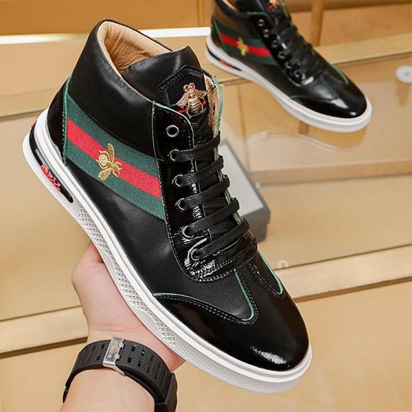 fashion sneakers mens shoes autumn and winter lightweight footwears lace -up luxury comfortable style men boots zapatillas hombr
fashion sneakers mens shoes autumn and winter lightweight footwears lace -up luxury comfortable style men boots zapatillas hombr