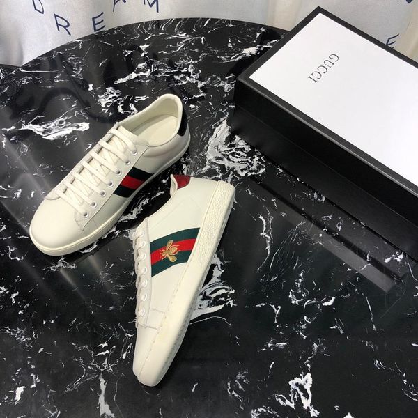 2021-2020j new trend leather casual shoes embroidery bee men and women sports shoes fashion wild party couple flat shoes ,size 35 -45, Black
2021-2020j new trend leather casual shoes embroidery bee men and women sports shoes fashion wild party couple flat shoes ,size 35 -45, Black