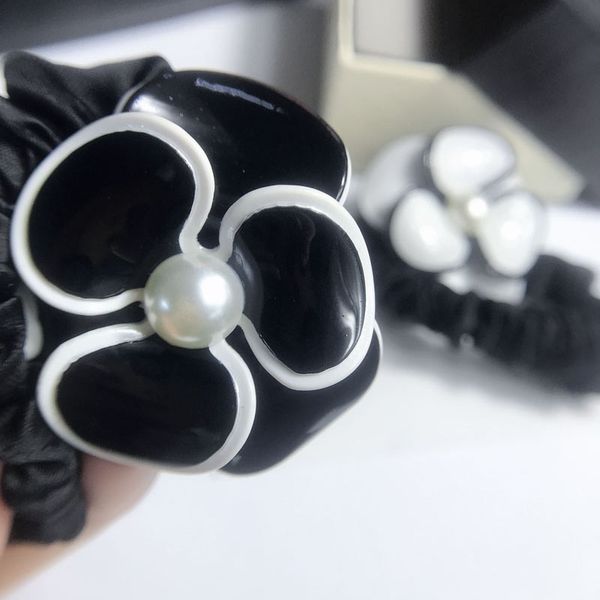 5x4.5cm acrylic hair ring europe and the united states popular black and white flower-shaped rubber band ice velvet hair rope detachable 4pc, Pink
5x4.5cm acrylic hair ring europe and the united states popular black and white flower-shaped rubber band ice velvet hair rope detachable 4pc, Pink
