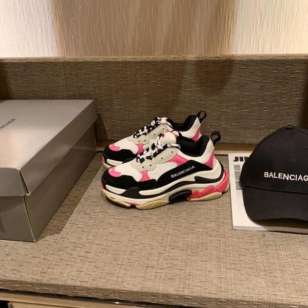 145designer to create casual and comfortable all-match sports shoes, travel shoes outsole non-slip design with original box delivery, Black
145designer to create casual and comfortable all-match sports shoes, travel shoes outsole non-slip design with original box delivery, Black