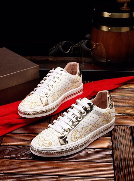 2020-2019p italian men's designer shoes casual shoes and suede sneakers green red striped casual designer sports shoelace box, size 38
2020-2019p italian men's designer shoes casual shoes and suede sneakers green red striped casual designer sports shoelace box, size 38