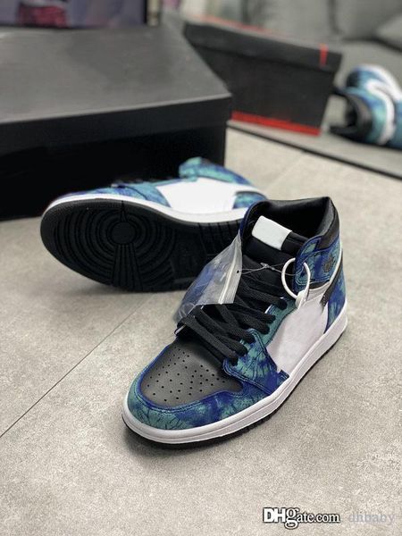 2020 air aauthentic 1 high og retro wmns tie-dye баскетбол обувь aurora green женщина мужчина спорт кроссовки cd0461-100 с коробкой
2020 air aauthentic 1 high og retro wmns tie-dye баскетбол обувь aurora green женщина мужчина спорт кроссовки cd0461-100 с коробкой