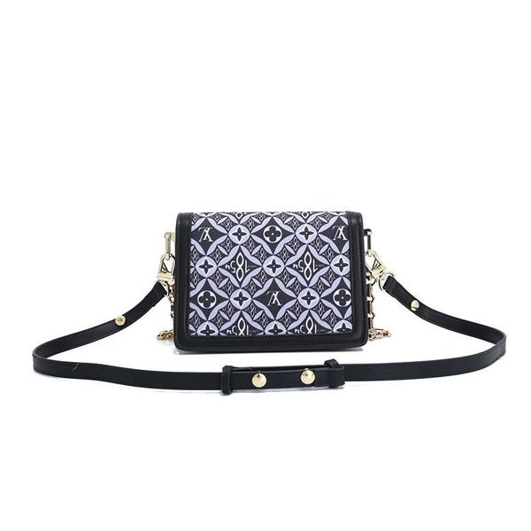простой стиль женщины кожа малый закрылков crossbody сумка sac bandouli ere новое прибытие женщин цепи посыльного сумки роскошная сумка плеч
простой стиль женщины кожа малый закрылков crossbody сумка sac bandouli ere новое прибытие женщин цепи посыльного сумки роскошная сумка плеч