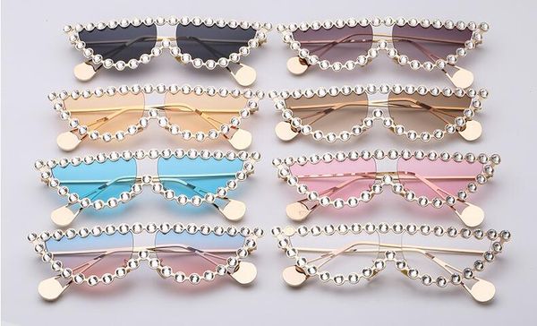 fashion rhinestone frame women sunglasses pearl tip of temples metal cool cat eye sun glasses gg same model 8 colors, White;black
fashion rhinestone frame women sunglasses pearl tip of temples metal cool cat eye sun glasses gg same model 8 colors, White;black