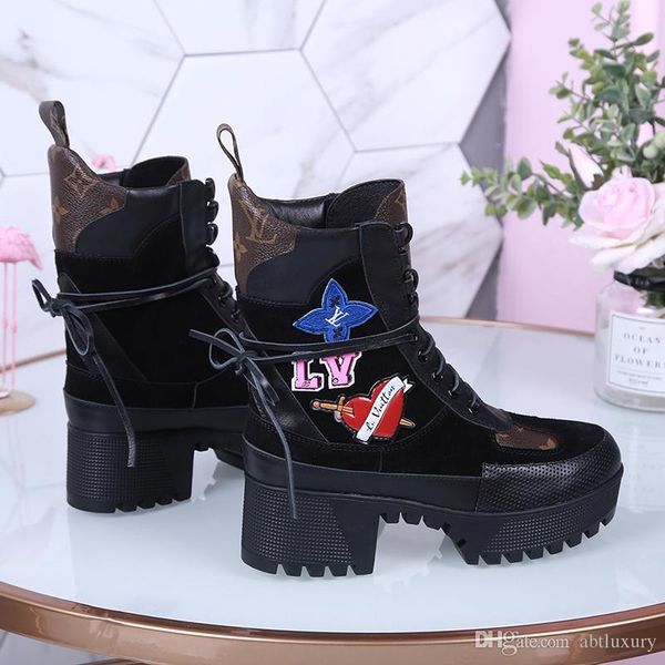 women boots fashion shoes luxury chaussures de femme martin boots bottes femmes laureate platform desert boot luxury style sale with box, Black
women boots fashion shoes luxury chaussures de femme martin boots bottes femmes laureate platform desert boot luxury style sale with box, Black