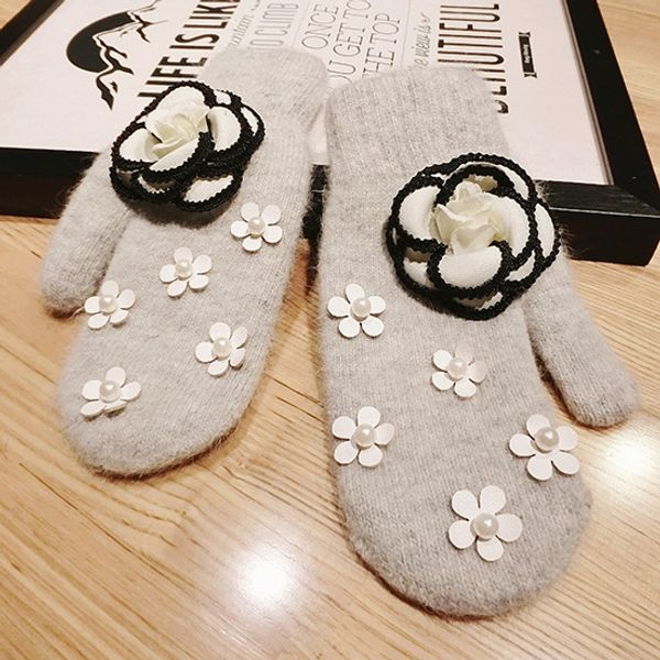 m camellia pearl and gloves small wind rabbit hair wool pearl daisy pointed thickened gloves korea east gate same style
m camellia pearl and gloves small wind rabbit hair wool pearl daisy pointed thickened gloves korea east gate same style