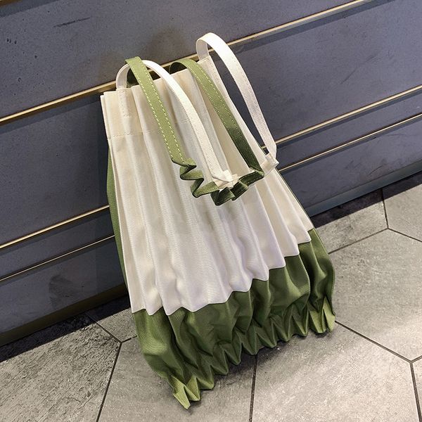handbags pleated panelled shoulder bag well-designed shopping bag for women simple ladies fashion canvas handbags
handbags pleated panelled shoulder bag well-designed shopping bag for women simple ladies fashion canvas handbags