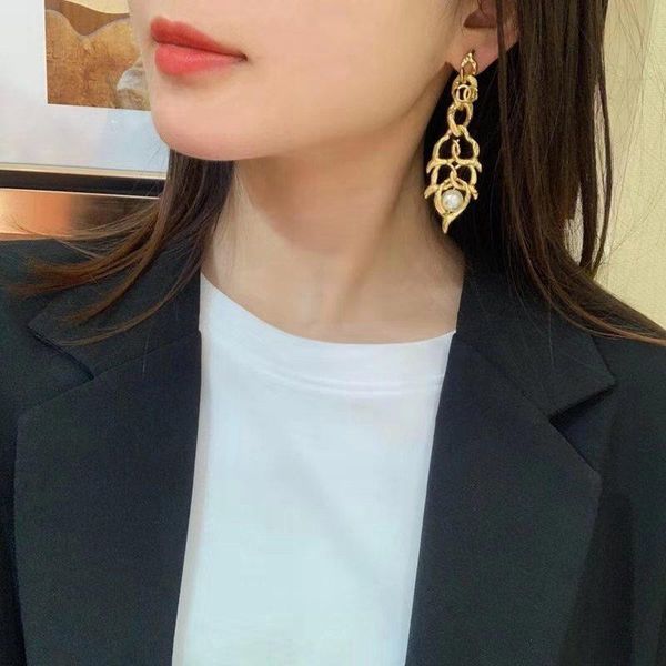 c2060 fashion new c letter earrings pearl snow simple lady electric golden plated long earrings do not fade eardrop, Golden;silver
c2060 fashion new c letter earrings pearl snow simple lady electric golden plated long earrings do not fade eardrop, Golden;silver
