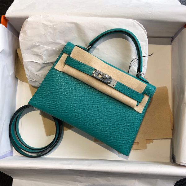 whosale handmade 19cm epsom leather design mini purse, wax thread, have both gold and silver hardware,contact me for details
whosale handmade 19cm epsom leather design mini purse, wax thread, have both gold and silver hardware,contact me for details