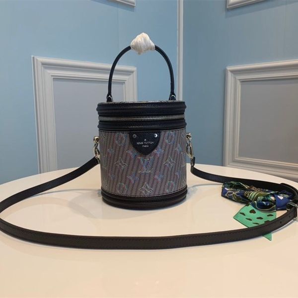 classic lady's shoulder bag high-end custom quality overpack fashionable style gold metal accessories detachable long shoulder
classic lady's shoulder bag high-end custom quality overpack fashionable style gold metal accessories detachable long shoulder