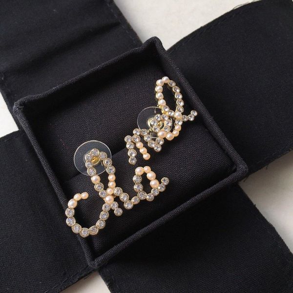 new products letter pearl stud earrings brass material earrings 925 silver pin earrings fashion jewelry supply
new products letter pearl stud earrings brass material earrings 925 silver pin earrings fashion jewelry supply