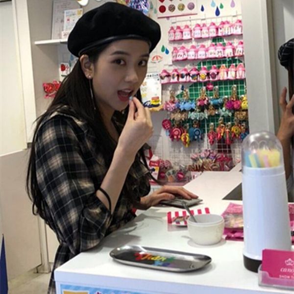 blackpink jin zhixiu jisoo black leather edge versatile painter's hat beret beret woolen painter hat, Blue;gray
blackpink jin zhixiu jisoo black leather edge versatile painter's hat beret beret woolen painter hat, Blue;gray