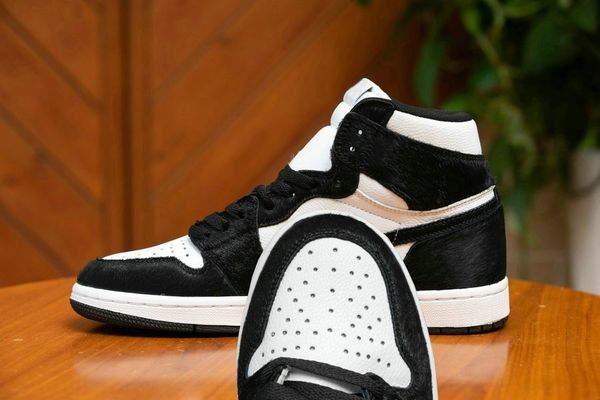 2020 new 1 retro twist panda men/women/kids basketball shoes 1s high black white youths big boy sports sneakers
2020 new 1 retro twist panda men/women/kids basketball shoes 1s high black white youths big boy sports sneakers