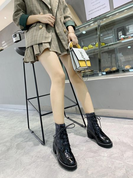 2019g autumn and winter new leather martin boots female personality thick with women's booties, wild flat boots, original box packaging
2019g autumn and winter new leather martin boots female personality thick with women's booties, wild flat boots, original box packaging