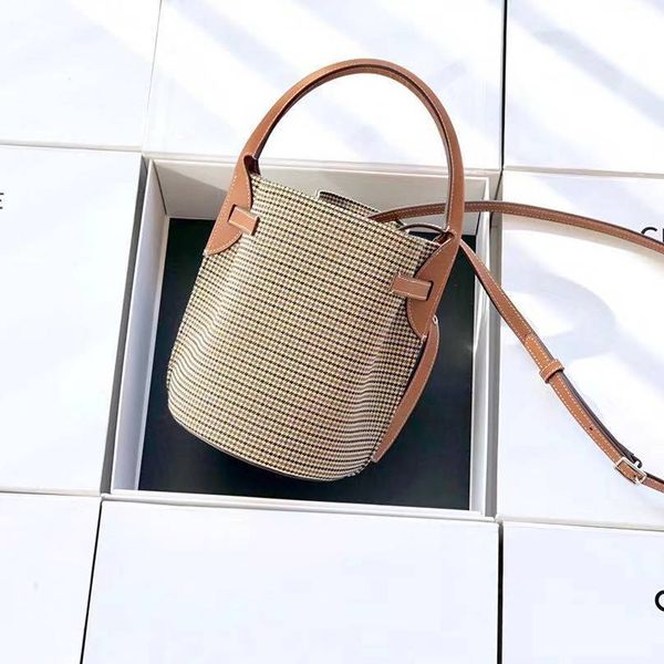 fashionable lady handbag high-end custom quality handbag classic business leisure fashion bag metal jewelry with long shoulder straps 545
fashionable lady handbag high-end custom quality handbag classic business leisure fashion bag metal jewelry with long shoulder straps 545