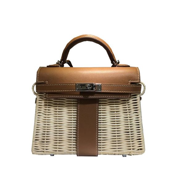 art2019 quality superior genuine leather woman single shoulder span bamboo weave portable kylie package
art2019 quality superior genuine leather woman single shoulder span bamboo weave portable kylie package