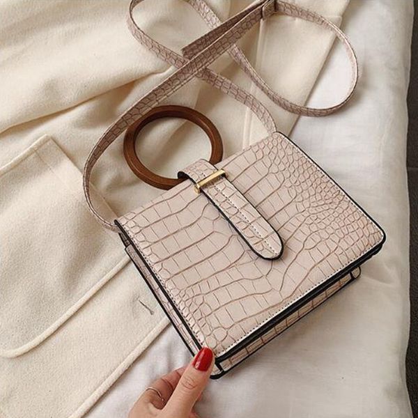 2020 luxury spring summer fashion new temperament round wood handle flap handbag lady all match bag
2020 luxury spring summer fashion new temperament round wood handle flap handbag lady all match bag