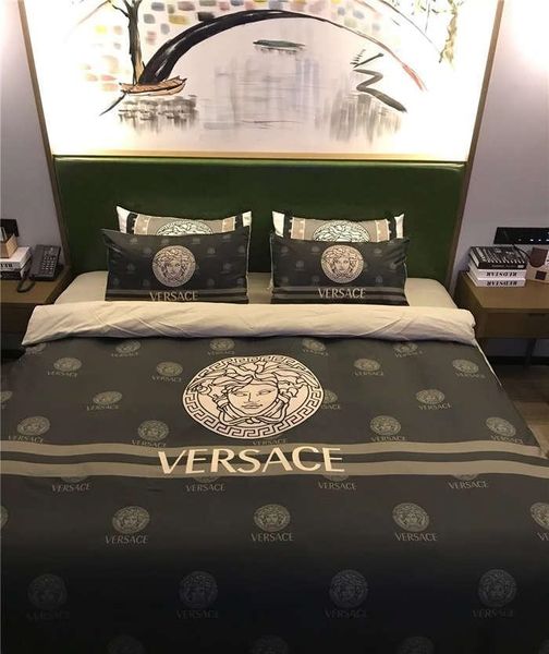people geometric patterns bedding set 4 pcs bedding suit modal fabric fashion letter printing beddingset cotton home textile size 200*230cm
people geometric patterns bedding set 4 pcs bedding suit modal fabric fashion letter printing beddingset cotton home textile size 200*230cm