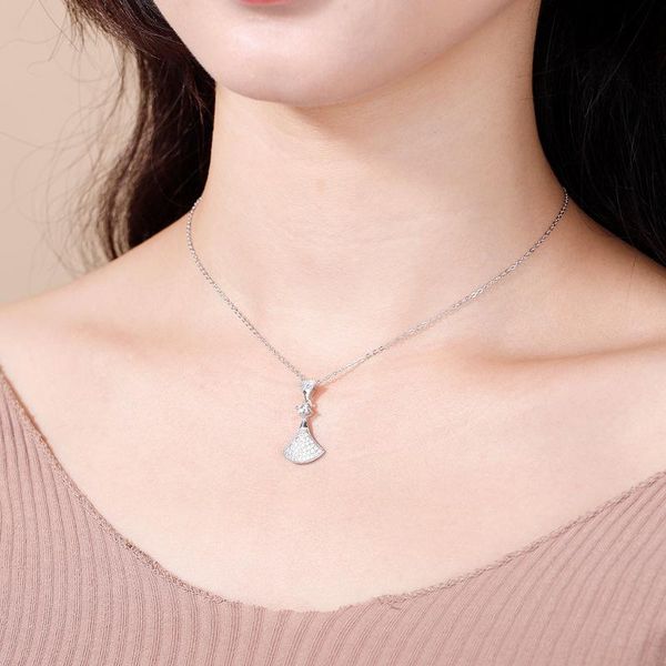 2020 sterling silver mini skirt singapore chomel full of diamond necklace female simple wild micro pave pendant jewelry
2020 sterling silver mini skirt singapore chomel full of diamond necklace female simple wild micro pave pendant jewelry