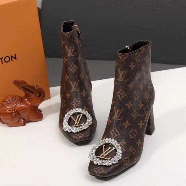 38 designer luxury women's casual fashion shoes, women's outdoor casual shoes, fast delivery, original box, Black
38 designer luxury women's casual fashion shoes, women's outdoor casual shoes, fast delivery, original box, Black