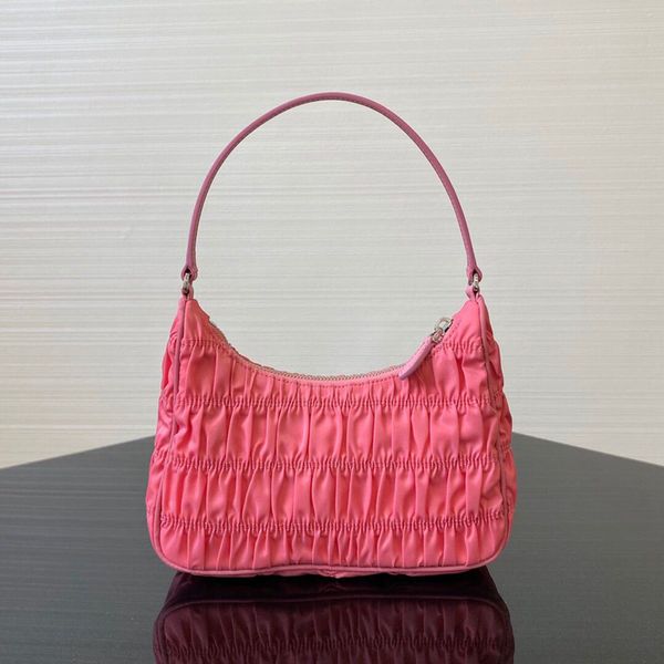 2020 new stylish shoulder bag women hobos totes ladies pleated handbags candy color nylon fashion sweet cute zipper totes bags
2020 new stylish shoulder bag women hobos totes ladies pleated handbags candy color nylon fashion sweet cute zipper totes bags