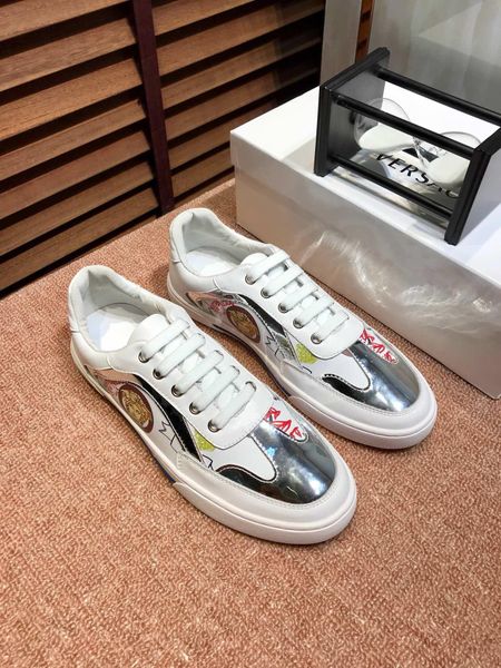 2020c autumn men's low-cut leather casual shoes, fashion wild sports shoes, original packaging shoe box delivery, yardage: 38-45
2020c autumn men's low-cut leather casual shoes, fashion wild sports shoes, original packaging shoe box delivery, yardage: 38-45