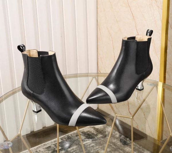 2020k new high-end martin boots female british wind thick with boots ladies motorcycle straps short boots, original box delivery
2020k new high-end martin boots female british wind thick with boots ladies motorcycle straps short boots, original box delivery