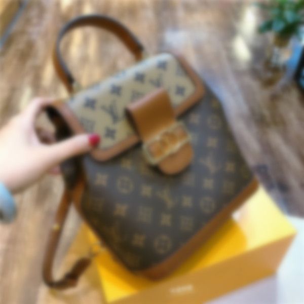 leather classic fashion handbag card bag zero wallet men's and women's backpacks single shoulder bag
leather classic fashion handbag card bag zero wallet men's and women's backpacks single shoulder bag