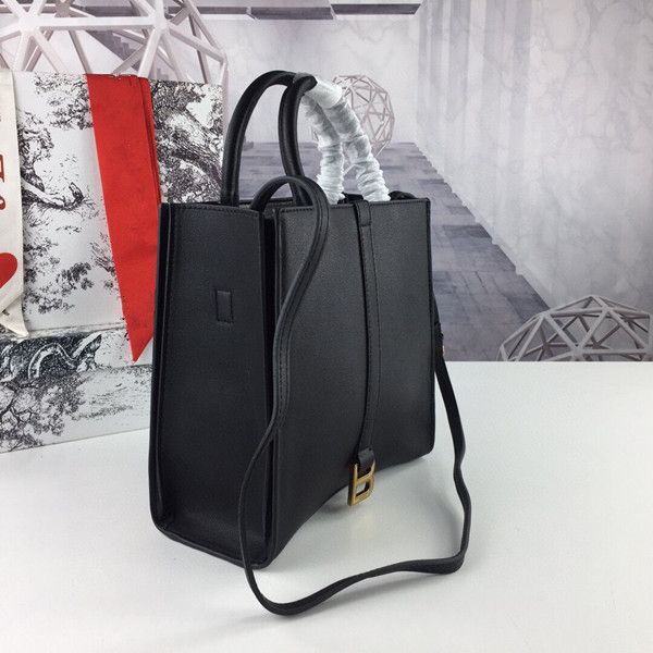 2020 женщин новые горячие продажи высокой моды текстуры нишу дизайн сумки кожаный многофункциональный портативный одного плеча косой крест с
2020 женщин новые горячие продажи высокой моды текстуры нишу дизайн сумки кожаный многофункциональный портативный одного плеча косой крест с