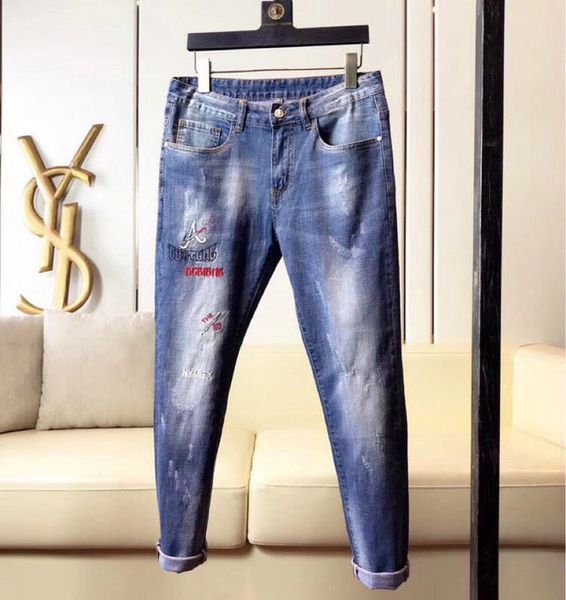2020 new trendy men's brand casual blue regular jeans men's designer slim embroidery letter printed patch denim straight pants siz
2020 new trendy men's brand casual blue regular jeans men's designer slim embroidery letter printed patch denim straight pants siz